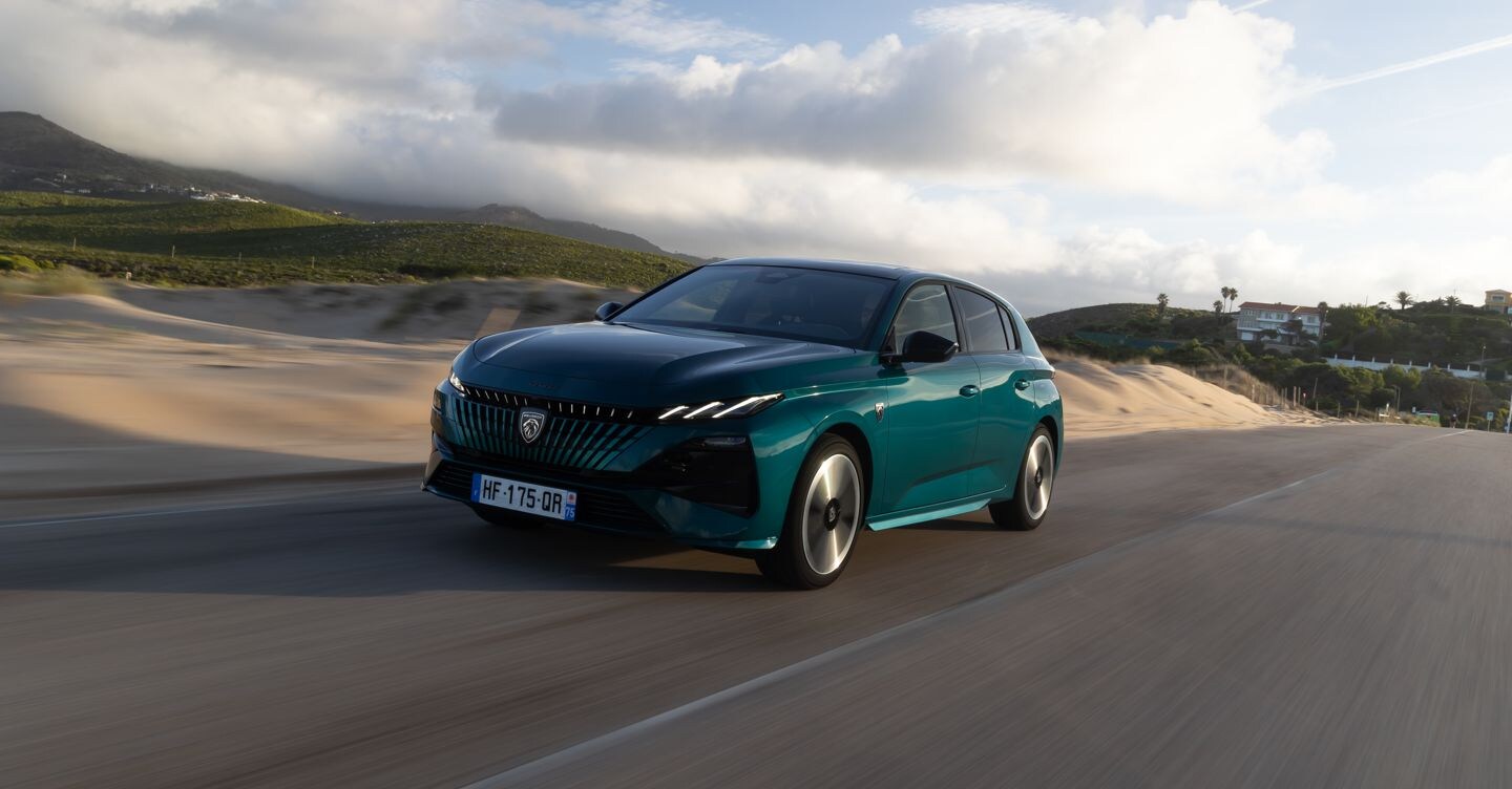 Peugeot 308, restyling nel segno dell’elettrificazione: la prova della versione ibrida plug-in da 195 cv